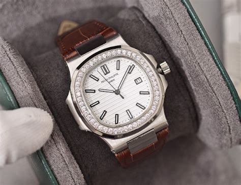 Top 6 mẫu đồng hồ Patek Philippe mặt vuông nổi bật .